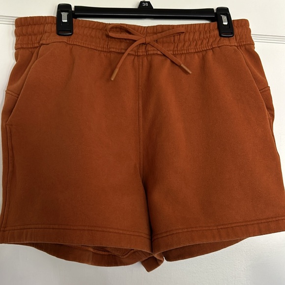 Lululemon cinnamon color fleece lined short pants/ 2 side pockets. No noted flaw - Picture 8 of 8